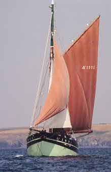 bateau cap sizun langoustier cul de poule sortie en mer vieux gr�ement