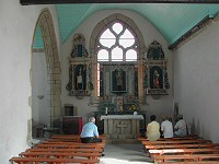 photo de l'interieur de la chapelle st tremeur en cléden cap sizun